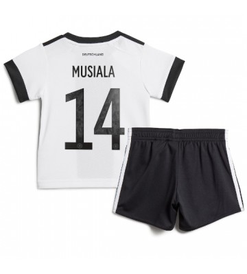 Tyskland Jamal Musiala #14 Replika Babytøj Hjemmebanesæt Børn VM 2022 Kortærmet (+ Korte bukser)